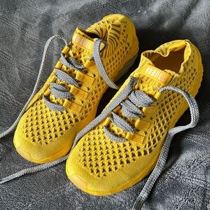 NoBull Lemon drop knit runners never worn no extra laces
